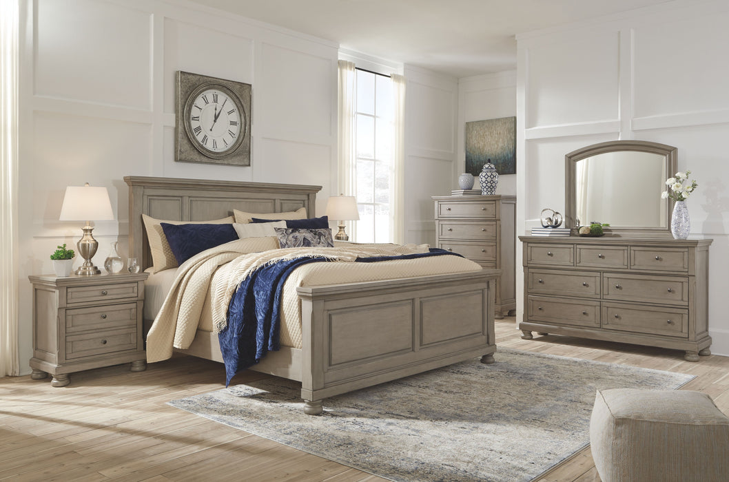 Lettner - 8 Pc. - Dresser, Mirror, Chest, California King Panel Bed, 2 Nightstands - Light Gray