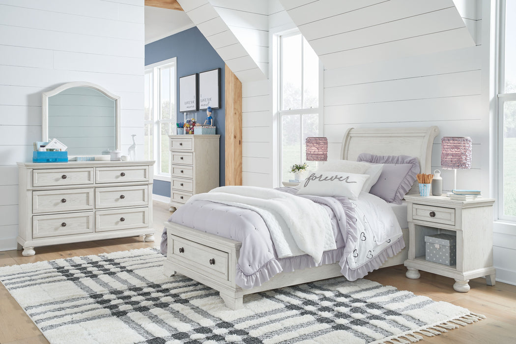 Robbinsdale - 7 Pc. - Dresser, Mirror, Twin Sleigh Storage Bed, 2 Nightstands - Antique White