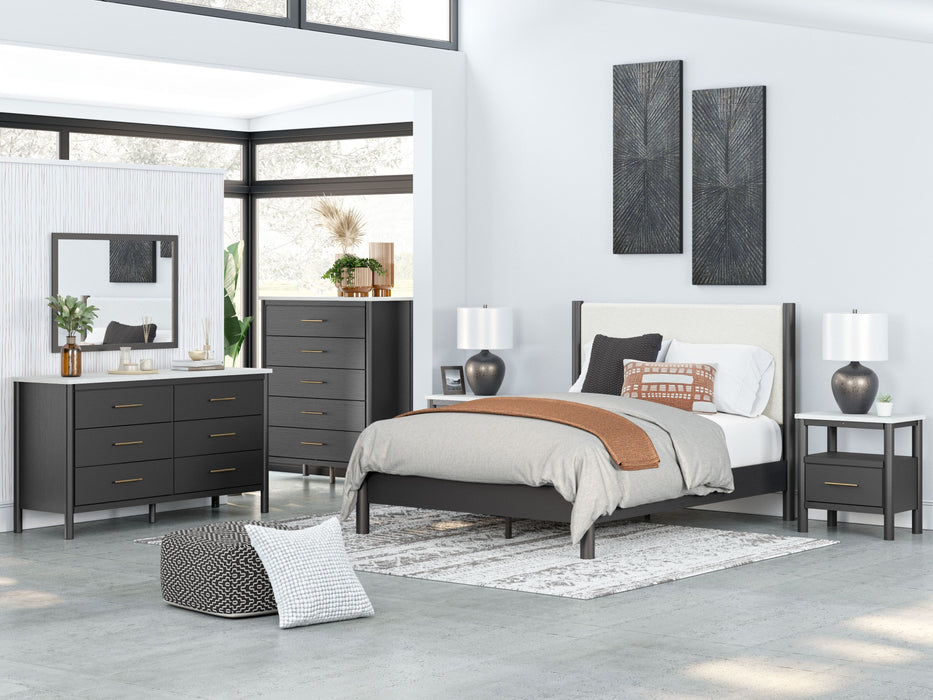 Cadmori - 8 Pc. - Dresser, Mirror, Chest, Queen Upholstered Panel Bed, 2 Nightstands - Black / White