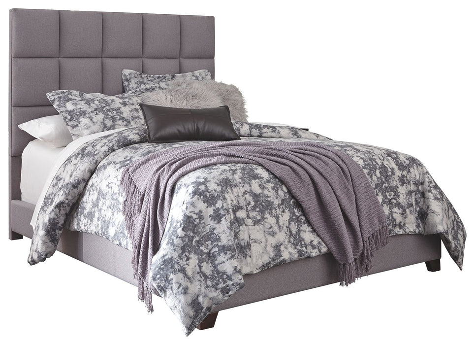Dolante - Gray - Queen Upholstered Bed - Square Tufting