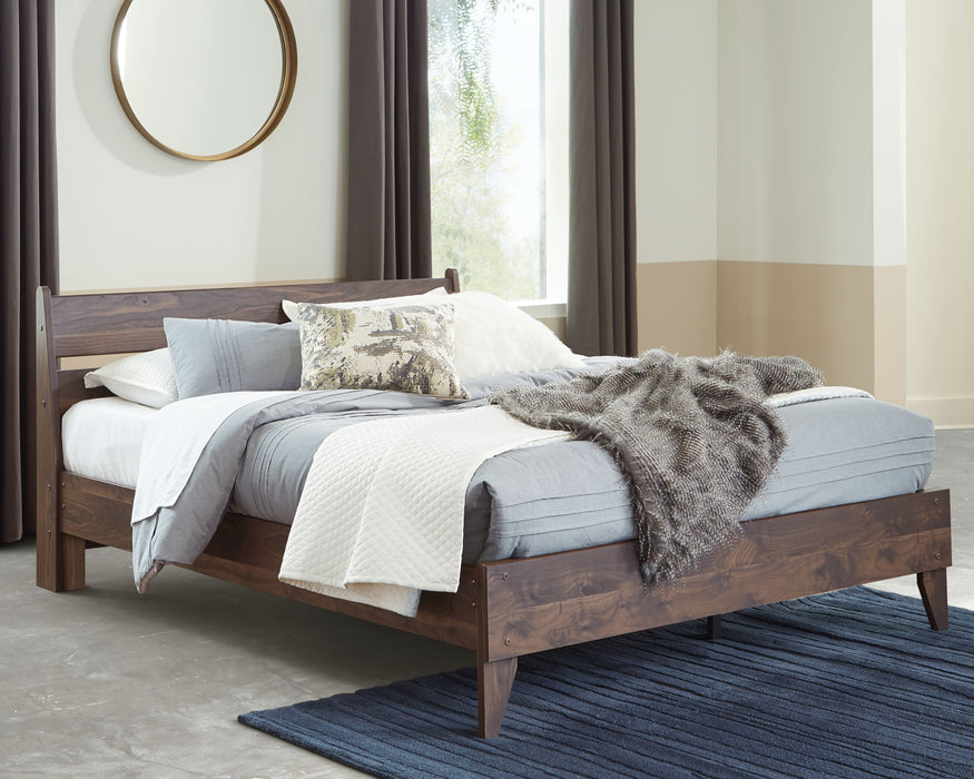 Calverson - Queen Panel Platform Bed - Mocha