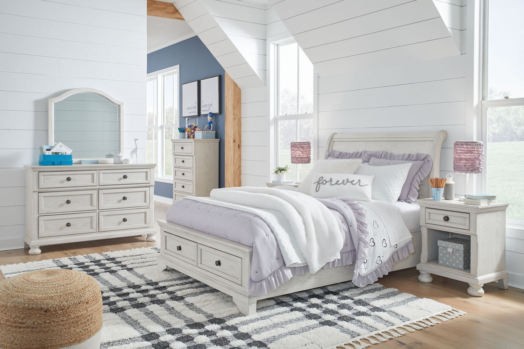 Robbinsdale - Antique White - 8 Pc. - Dresser, Mirror, Chest, Full Sleigh Storage Bed, 2 Nightstands