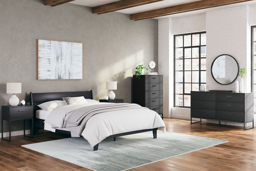 Socalle - Black- 5 Pc. - Dresser, Queen Panel Platform Bed, 2 Nightstands