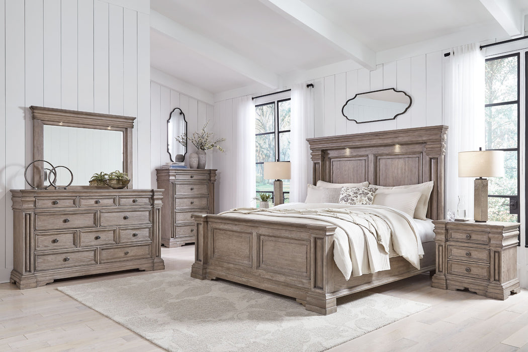 Blairhurst - 7 Pc. - Dresser, Mirror, California King Panel Bed, 2 Nightstands - Light Grayish Brown